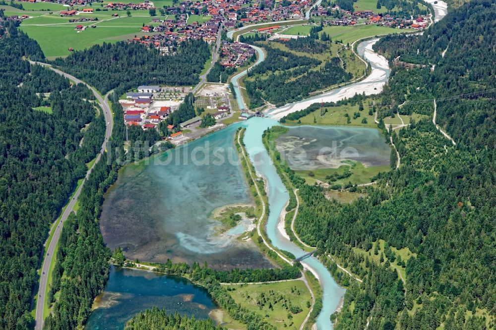 Krün von oben - Farbenspiel am Isar- Stauwehr bei Krün im Bundesland Bayern