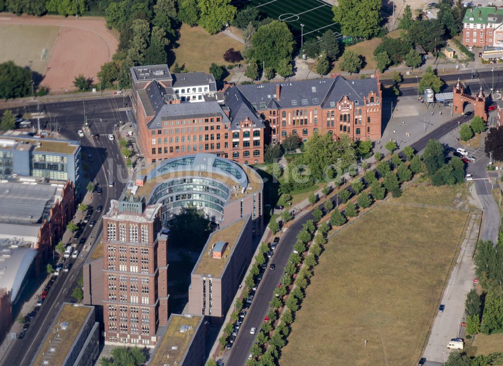 Luftaufnahme Berlin - Fassade des Baudenkmales Borsigturm in Berlin, Deutschland