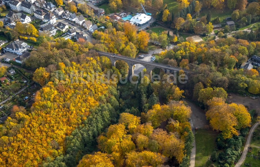 Velbert von oben - Fassade des Baudenkmales Eulenbachbrücke, auch Eulenbachviadukt genannt in Velbert im Bundesland Nordrhein-Westfalen