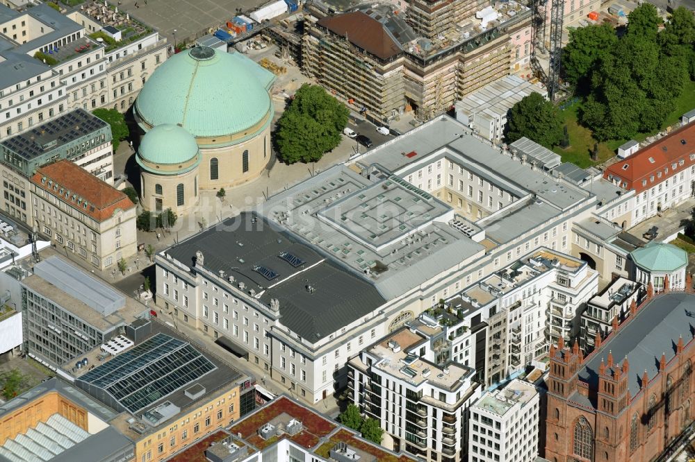 Luftaufnahme Berlin - Fassade des Baudenkmales Am Pierre Boulez Saal an der Französische Straße in Berlin, Deutschland