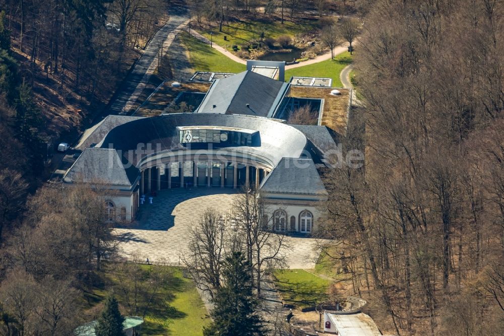 Bad Wildungen aus der Vogelperspektive: Fassade des Baudenkmales Wandelhalle An der Georg-Viktor-Quelle in Bad Wildungen im Bundesland Hessen, Deutschland