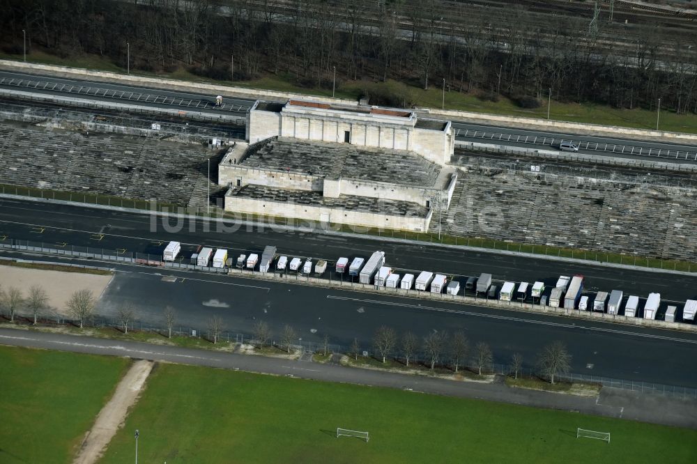 Luftbild Nürnberg - Fassade des Baudenkmales Zeppelin-Tribüne an der Beuthener Straße in Nürnberg im Bundesland Bayern