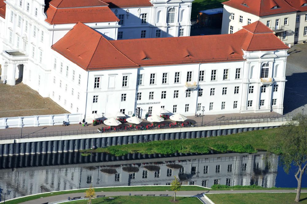 Oranienburg von oben - Fassade des Schloß Oranienburg