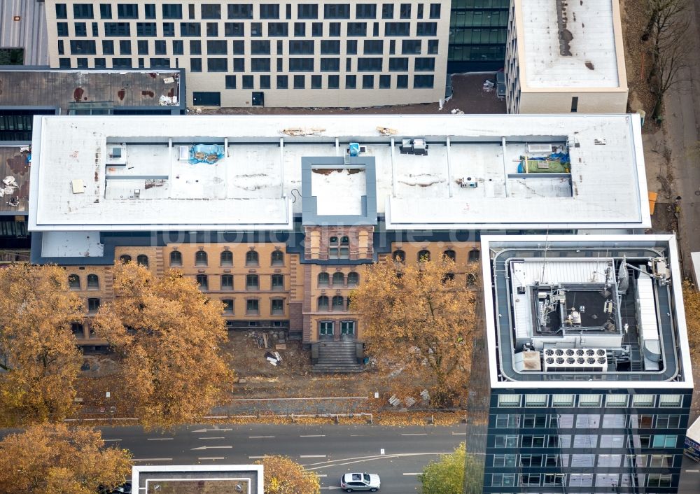 Luftbild Bochum - Fassade vom Schulgebäude des ehemaligen staatlichen Gymnasium am Ostring in Bochum im Bundesland Nordrhein-Westfalen