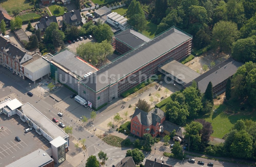 Herten von oben - Fassaden - Sanierung am Rathaus in Herten im Bundesland Nordrhein-Westfalen