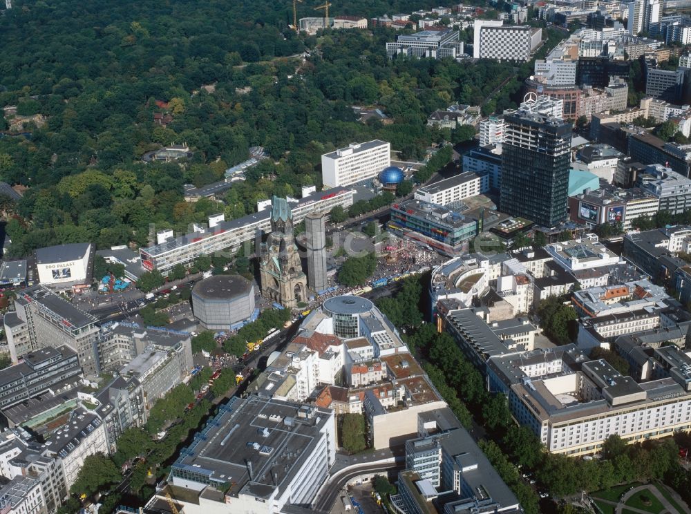 Berlin von oben - Fassadensanierung am Hochhaus des Europa Centers in Berlin Charlottenburg