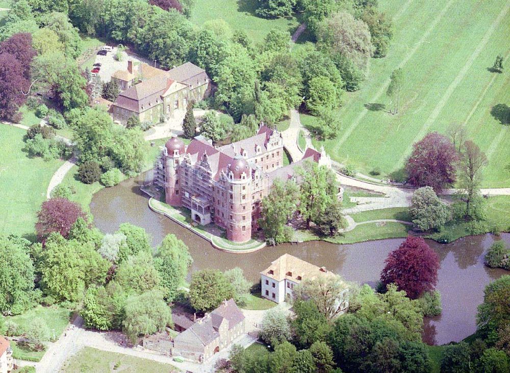 Bad Muskau von oben - Fast fertig rekonstruiertes Schloß in Bad Muskau - Lausitz / Brandenburg.