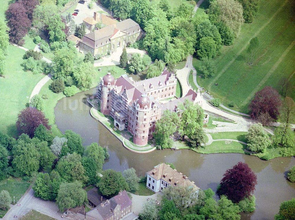 Bad Muskau aus der Vogelperspektive: Fast fertig rekonstruiertes Schloß in Bad Muskau - Lausitz / Brandenburg.