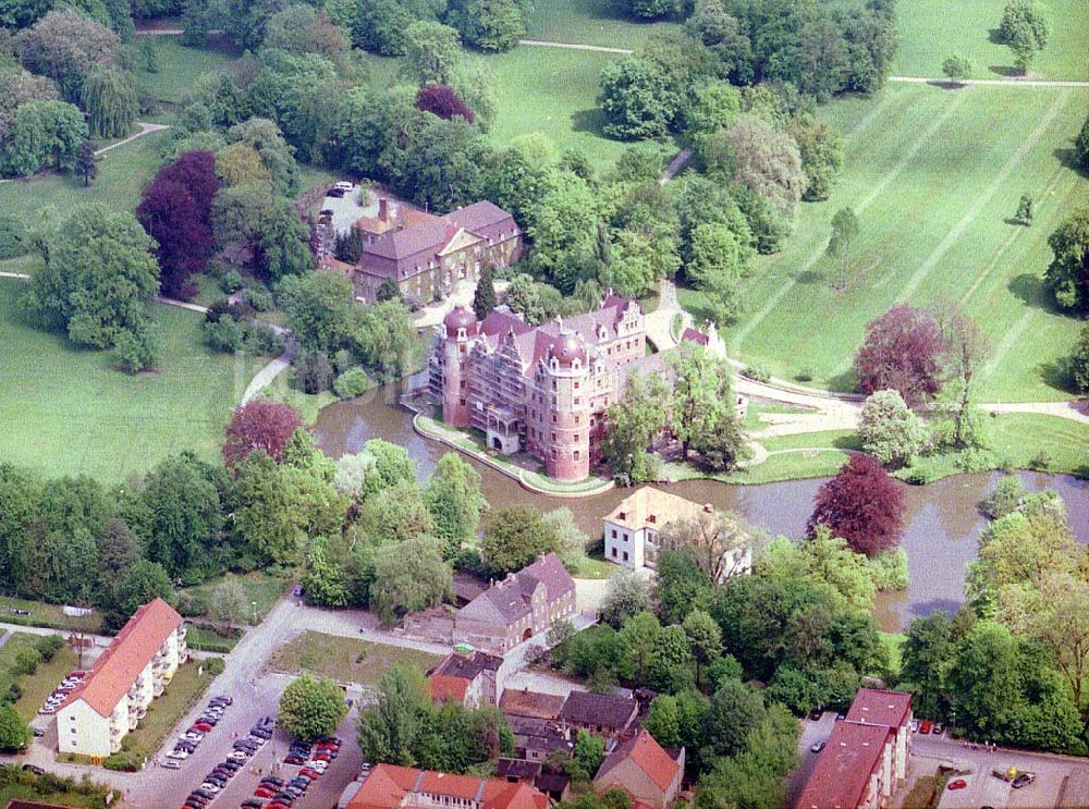 Luftbild Bad Muskau - Fast fertig rekonstruiertes Schloß in Bad Muskau - Lausitz / Brandenburg.