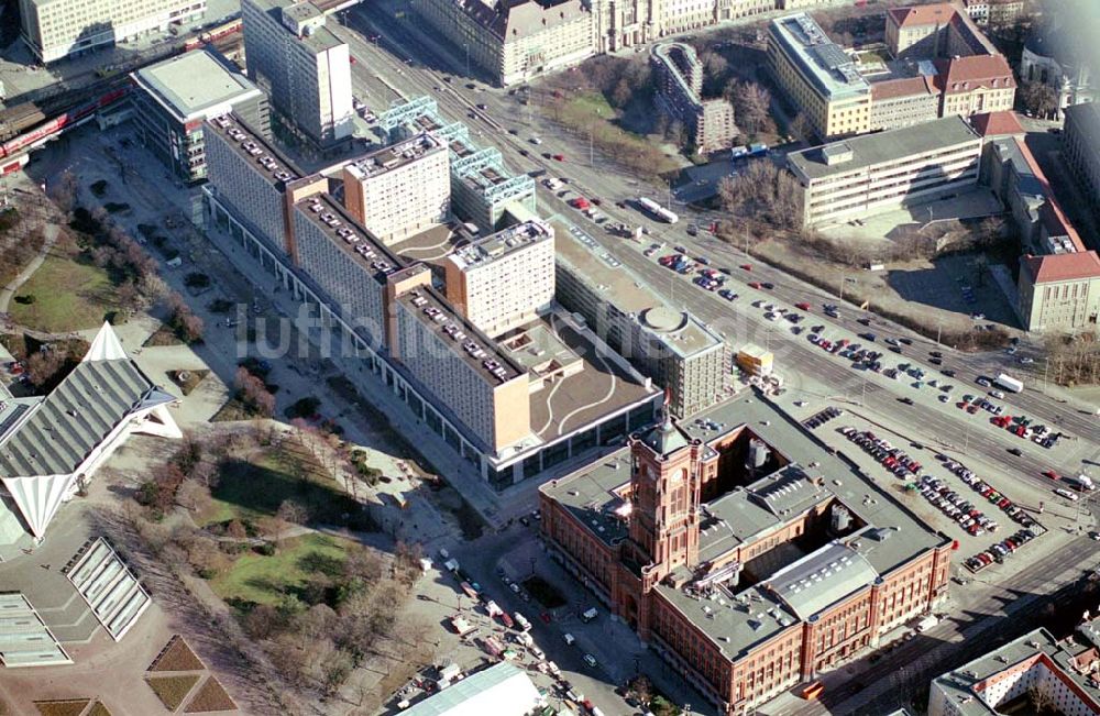 Berlin aus der Vogelperspektive: Fast fertig umgebaute Rathauspassagen am Fuße des Berliner Fernsehturmes in Berlin - Mitte durch die WBM - Wohnungsbaugesellschaft Berlin - Mitte