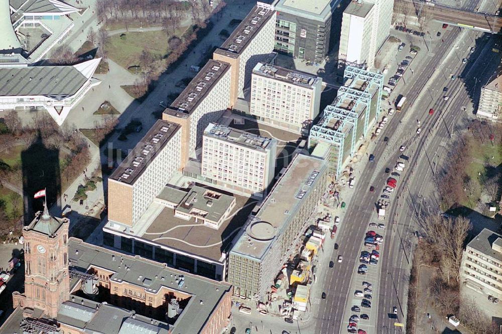 Luftaufnahme Berlin - Fast fertig umgebaute Rathauspassagen am Fuße des Berliner Fernsehturmes in Berlin - Mitte durch die WBM - Wohnungsbaugesellschaft Berlin - Mitte