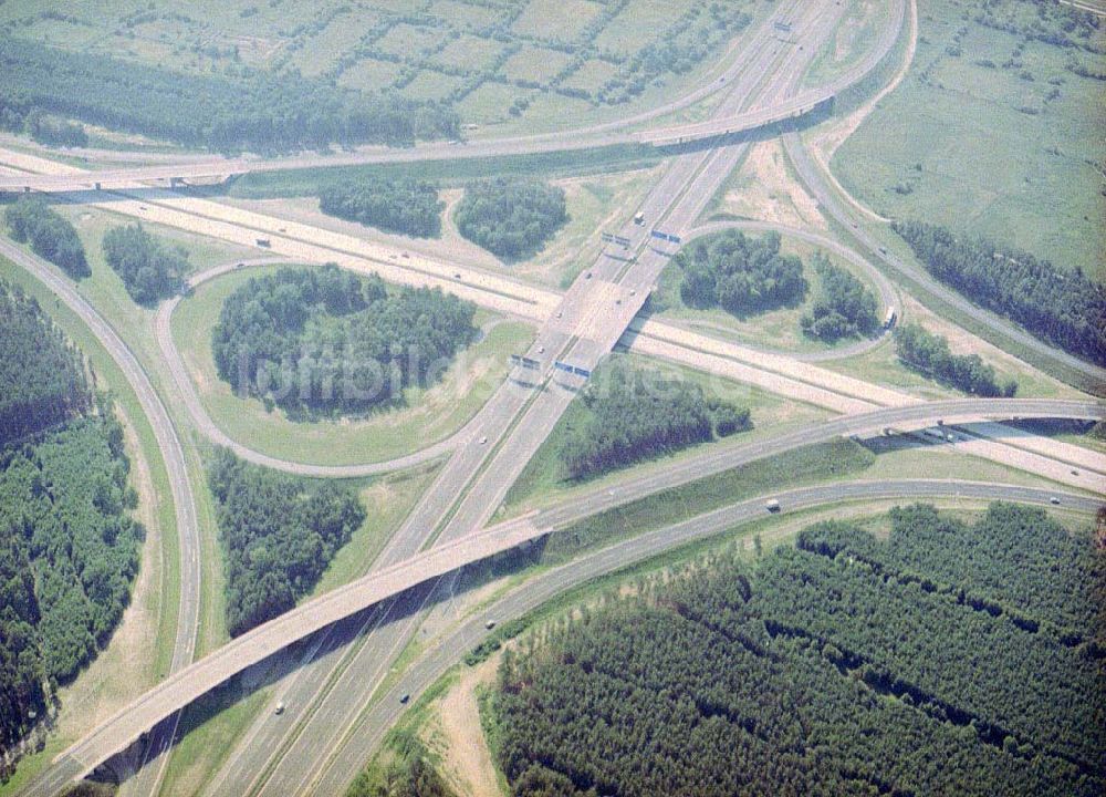 Schönefeld aus der Vogelperspektive: Fast fertig umgebautes Autobahnkreuz Schönefeld.