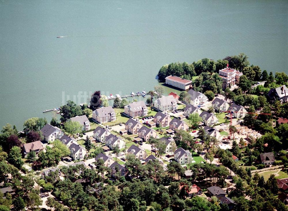 Luftaufnahme Zeuthen - Fast fertige Bauabschnitte der Wohnsiedlung der EDR GmbH auf dem Gelände des ehem. DDR-Diplomatenclubs am Zeuthener See.