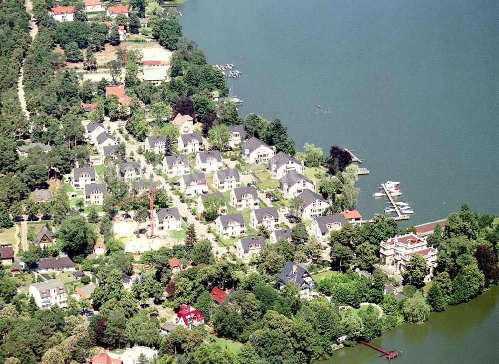 Luftbild Zeuthen - Fast fertige Bauabschnitte der Wohnsiedlung der EDR GmbH auf dem Gelände des ehem. DDR-Diplomatenclubs am Zeuthener See.