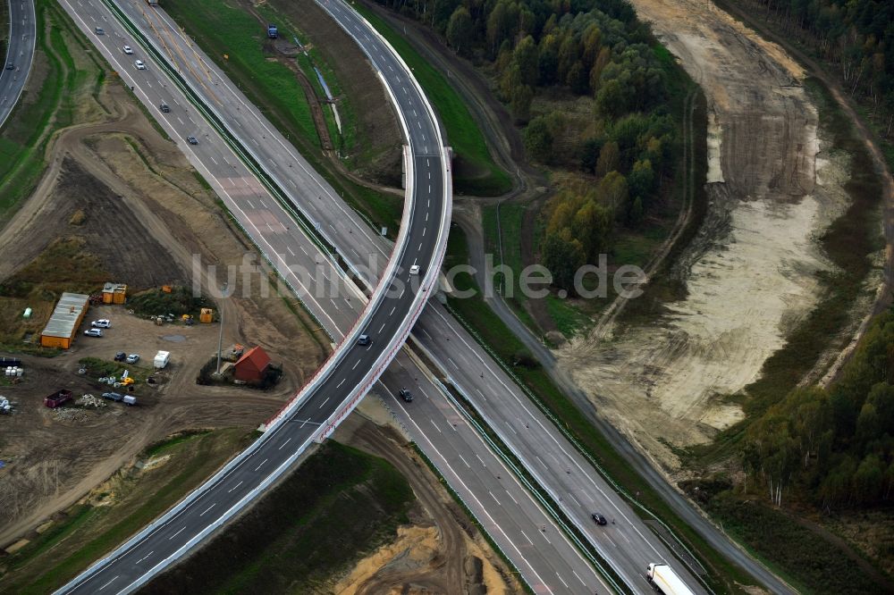 Luftaufnahme Groß Ziethen - Fast fertige Baustelle zum Um- und Ausbau des Autobahndreieck AD Havelland im Bundesland Brandenburg