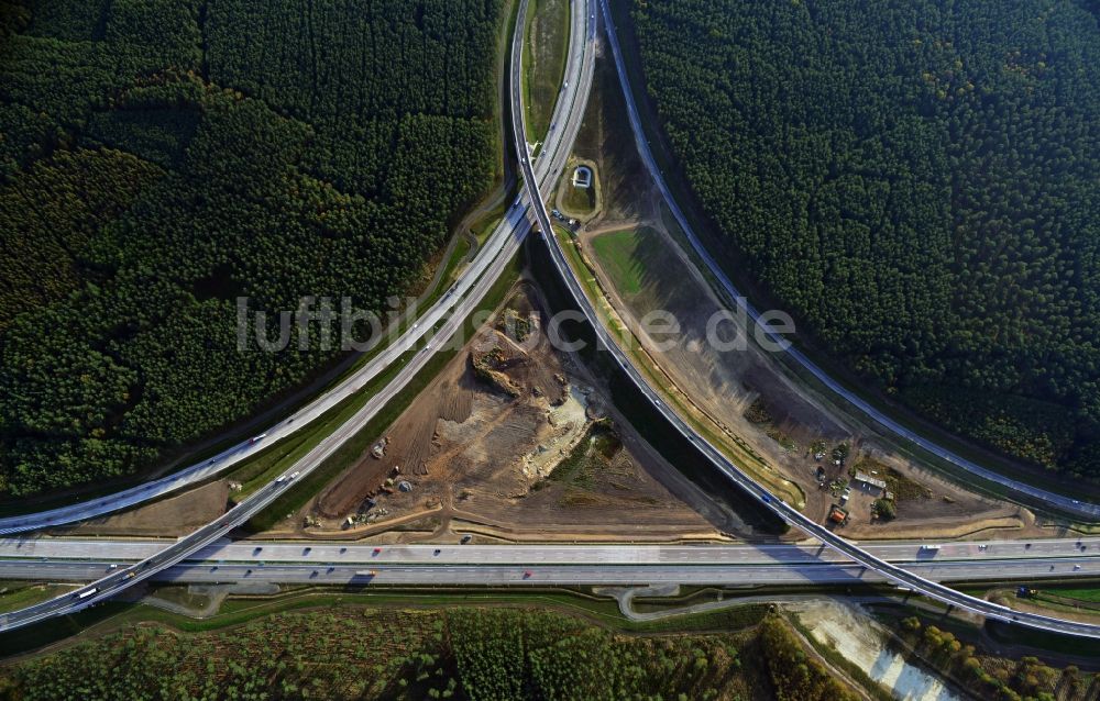 Groß Ziethen von oben - Fast fertige Baustelle zum Um- und Ausbau des Autobahndreieck AD Havelland im Bundesland Brandenburg