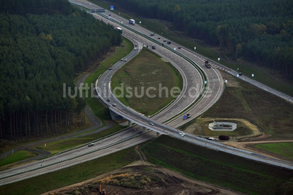 Luftbild Groß Ziethen - Fast fertige Baustelle zum Um- und Ausbau des Autobahndreieck AD Havelland im Bundesland Brandenburg