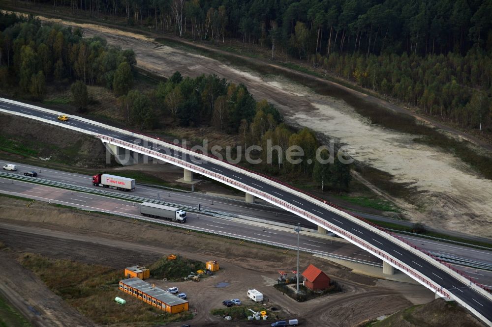 Groß Ziethen aus der Vogelperspektive: Fast fertige Baustelle zum Um- und Ausbau des Autobahndreieck AD Havelland im Bundesland Brandenburg