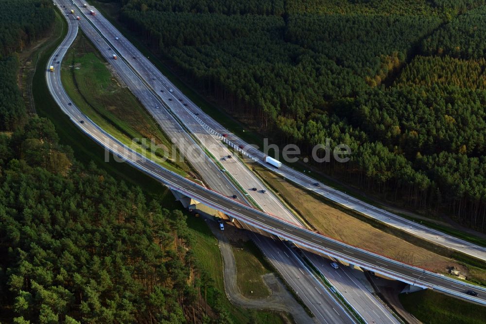 Groß Ziethen aus der Vogelperspektive: Fast fertige Baustelle zum Um- und Ausbau des Autobahndreieck AD Havelland im Bundesland Brandenburg