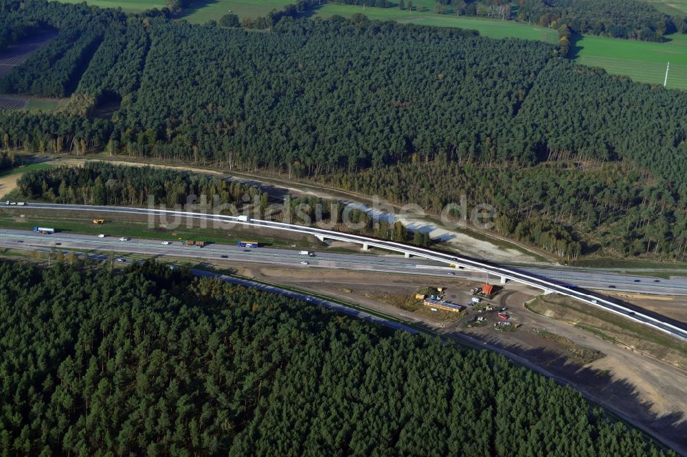 Luftaufnahme Groß Ziethen - Fast fertige Baustelle zum Um- und Ausbau des Autobahndreieck AD Havelland im Bundesland Brandenburg