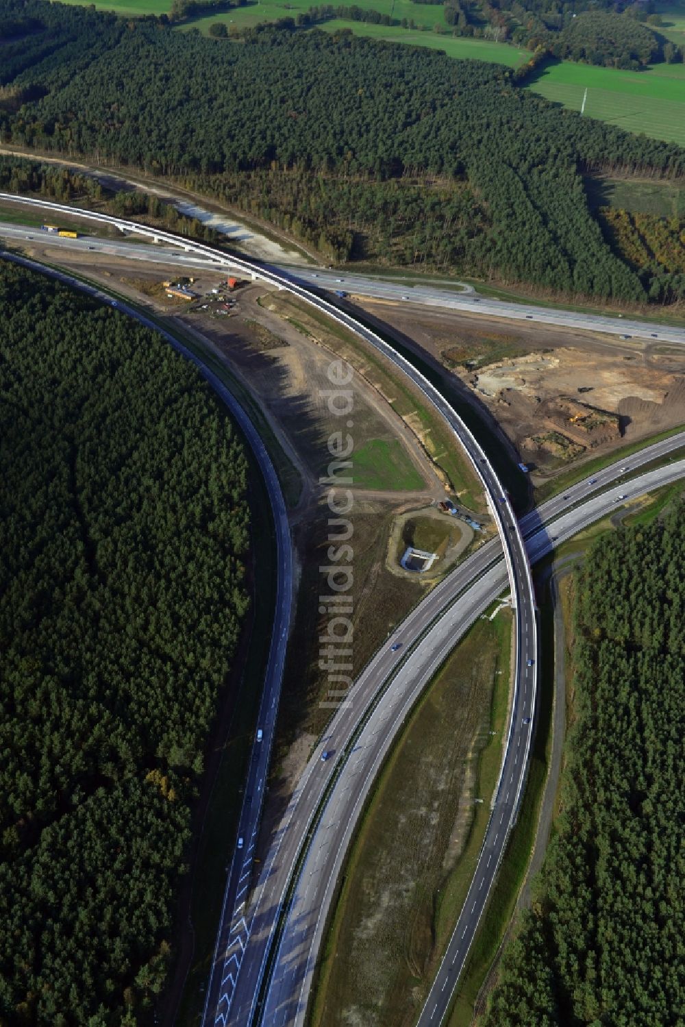 Groß Ziethen aus der Vogelperspektive: Fast fertige Baustelle zum Um- und Ausbau des Autobahndreieck AD Havelland im Bundesland Brandenburg