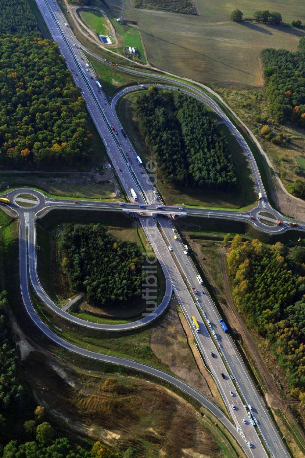 Luftbild Groß Ziethen - Fast fertige Baustelle zum Um- und Ausbau des Autobahndreieck AD Havelland im Bundesland Brandenburg