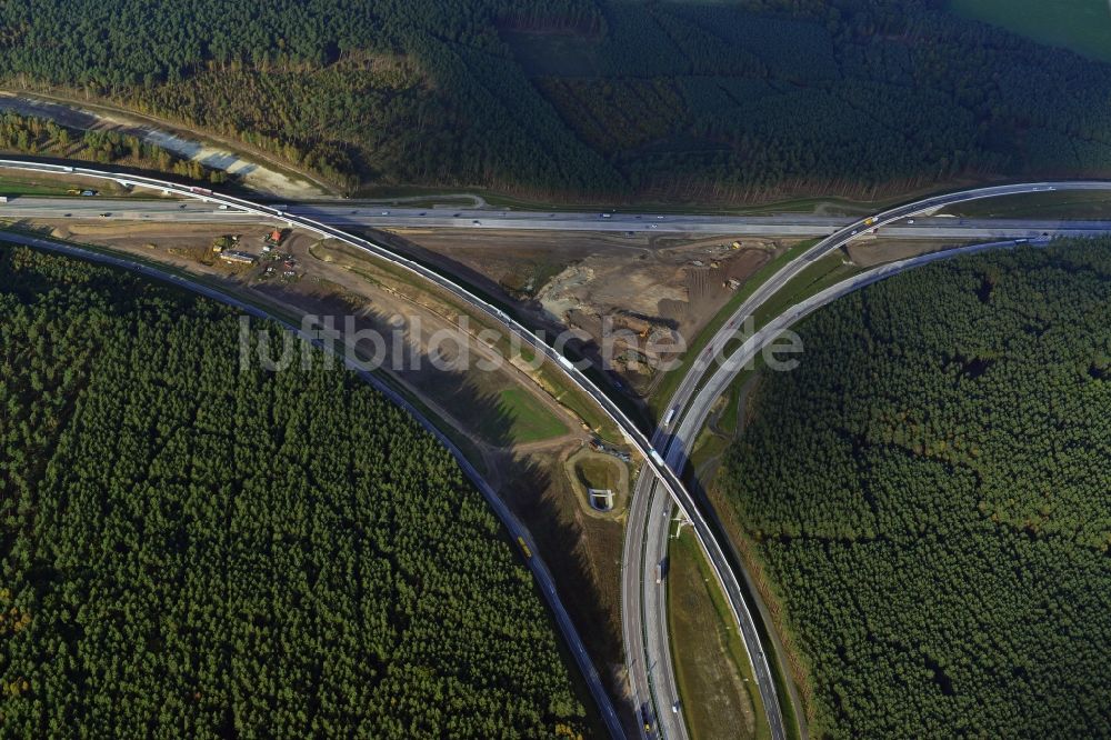 Groß Ziethen von oben - Fast fertige Baustelle zum Um- und Ausbau des Autobahndreieck AD Havelland im Bundesland Brandenburg