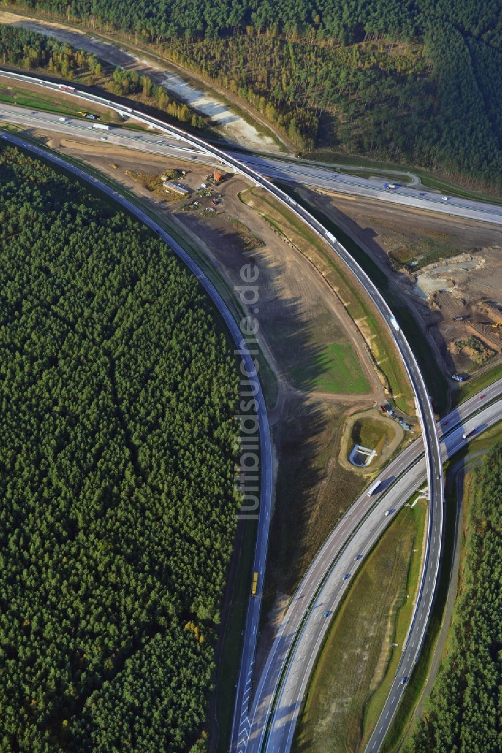 Groß Ziethen aus der Vogelperspektive: Fast fertige Baustelle zum Um- und Ausbau des Autobahndreieck AD Havelland im Bundesland Brandenburg