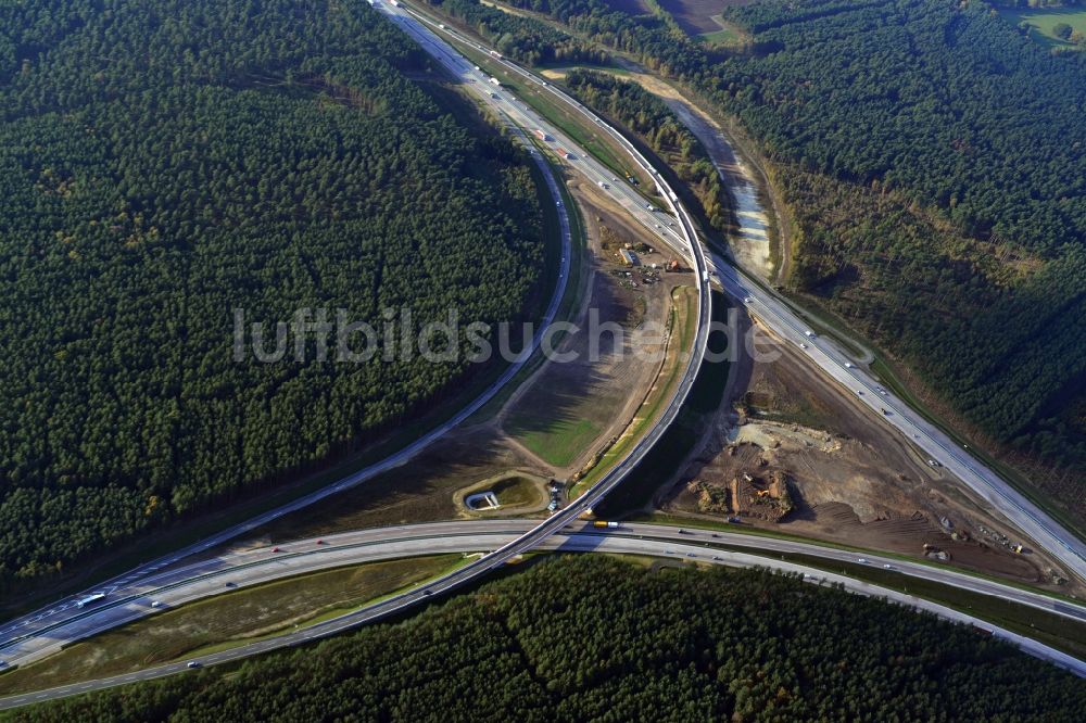 Luftbild Groß Ziethen - Fast fertige Baustelle zum Um- und Ausbau des Autobahndreieck AD Havelland im Bundesland Brandenburg