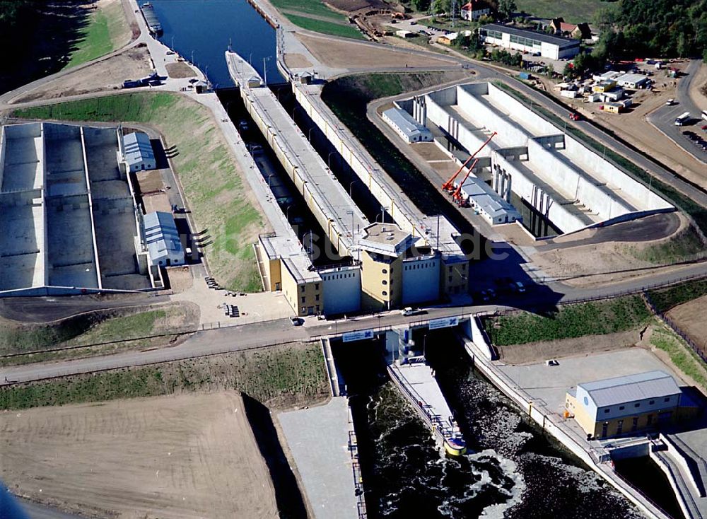 Luftaufnahme Hohenwarthe / Sachsen-Anhalt - Fast fertige Doppelsparschleuse Hohenwarthe am Elbe-Havel-Kanal am Wasserstraßenkreuz Magdeburg in Sachsen-Anhalt