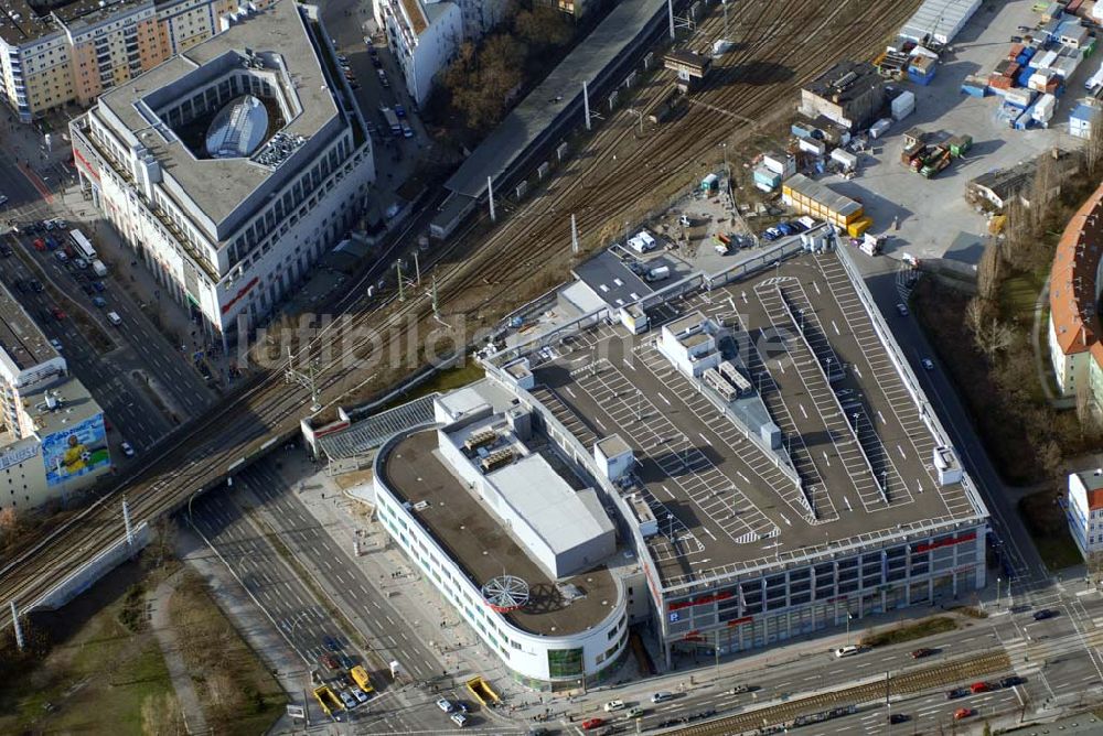 Berlin von oben - Fast fertige Erweiterungsbaustelle Ringcenter 3 der ECE GmbH an der Frankfurter Allee