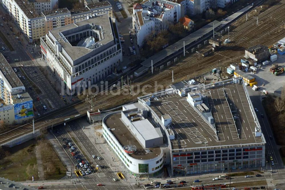 Luftaufnahme Berlin - Fast fertige Erweiterungsbaustelle Ringcenter 3 der ECE GmbH an der Frankfurter Allee