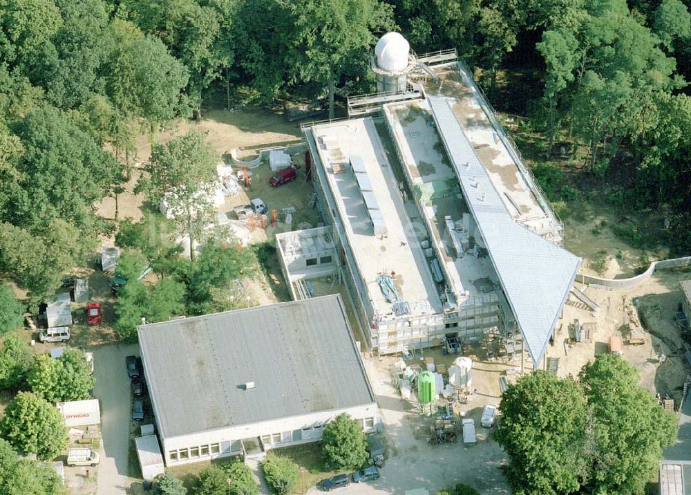 Luftbild Potsdam - Babelsberg - Fast fertiger Erweiterungsbau des astrophysikalischen Institutes in Potsdam Babelsberg am Sternwartengelände.