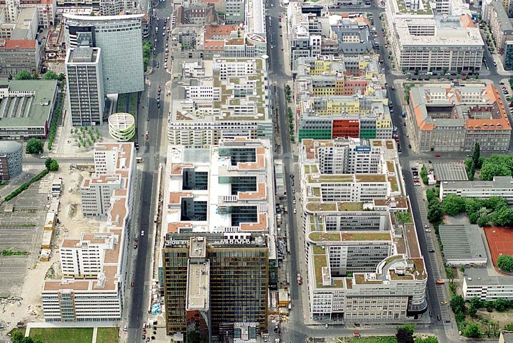 Berlin - Kreuzberg von oben - Fast fertiger Erweiterungsbau des Axel-Springer-Verlages in Berlin - Kreuzberg an der Axel-Springer-Straße.