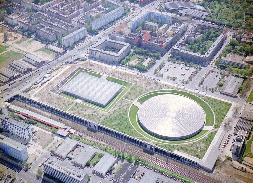 Berlin - Friedrichshain von oben - Fast fertiger Sportkomplex an der Landsberger Allee in Berlin-Friedrichshain.