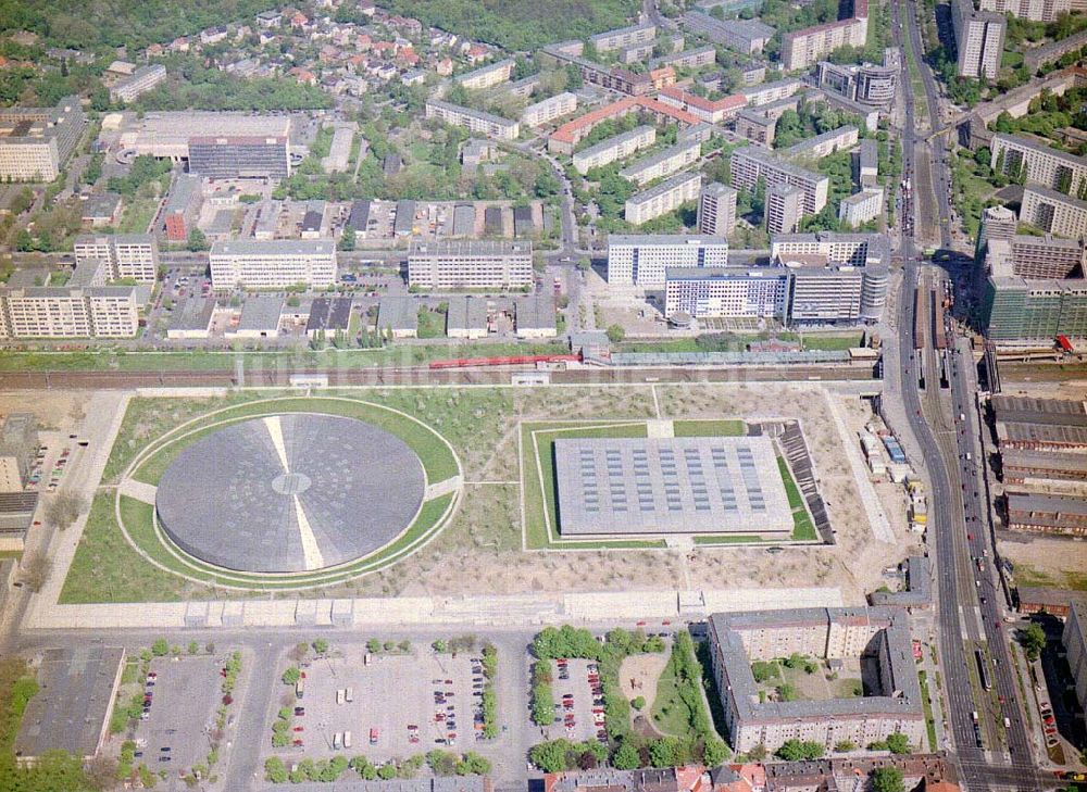 Luftbild Berlin - Friedrichshain - Fast fertiger Sportkomplex an der Landsberger Allee in Berlin-Friedrichshain.