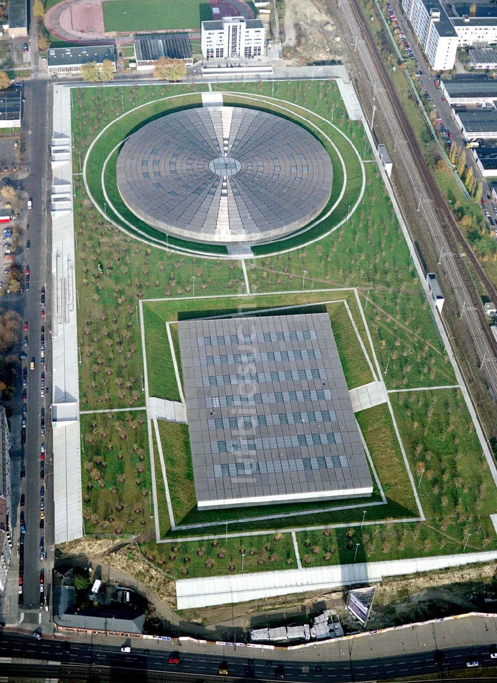 Berlin - Friedrichshain von oben - Fast fertiges Areal des Velodroms an der Landsberger Allee in Berlin - ein Objekt der OSB - Sportstättenbau GmbH