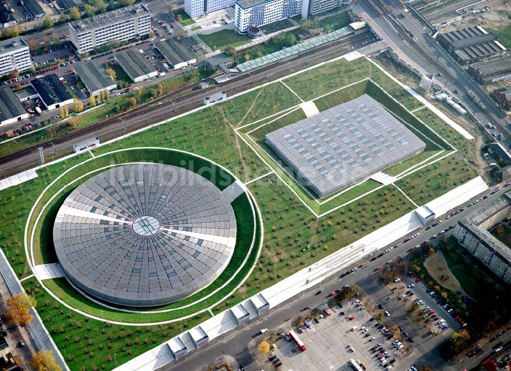 Berlin - Friedrichshain von oben - Fast fertiges Areal des Velodroms an der Landsberger Allee in Berlin - ein Objekt der OSB - Sportstättenbau GmbH