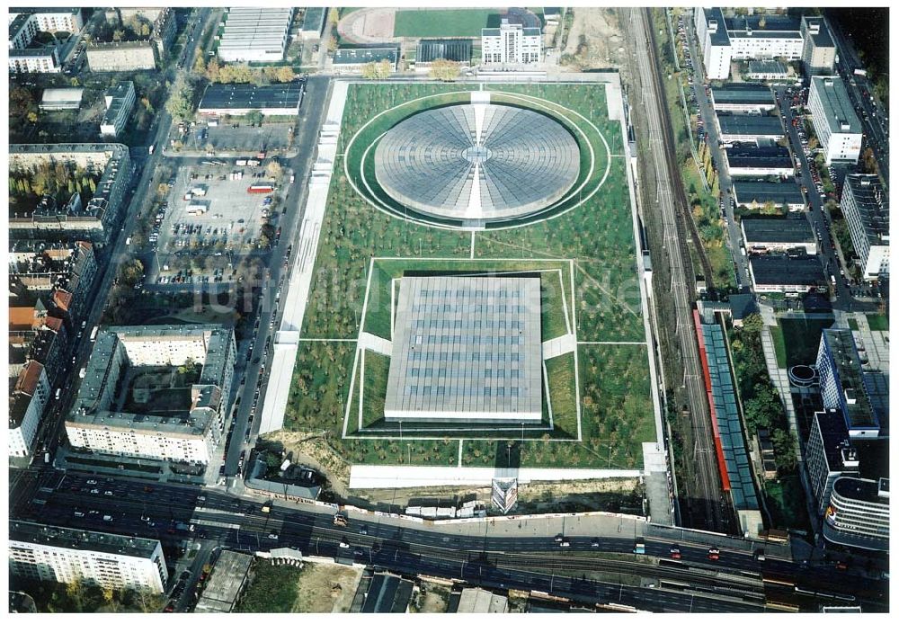 Luftbild Berlin - Friedrichshain - Fast fertiges Areal des Velodroms an der Landsberger Allee in Berlin - ein Objekt der OSB - Sportstättenbau GmbH