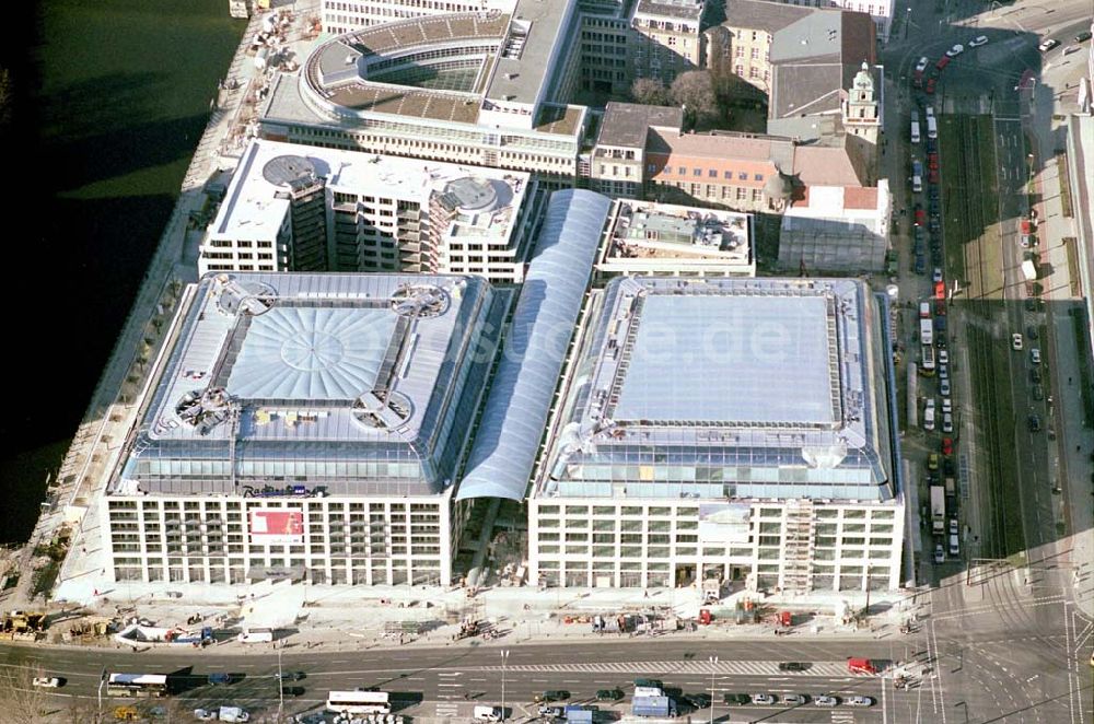 Berlin von oben - Fast fertiges DOM Aquarree der DIFA HH an der Museumsinsel, gegenüber dem Berliner Dom in Berlin - Mitte