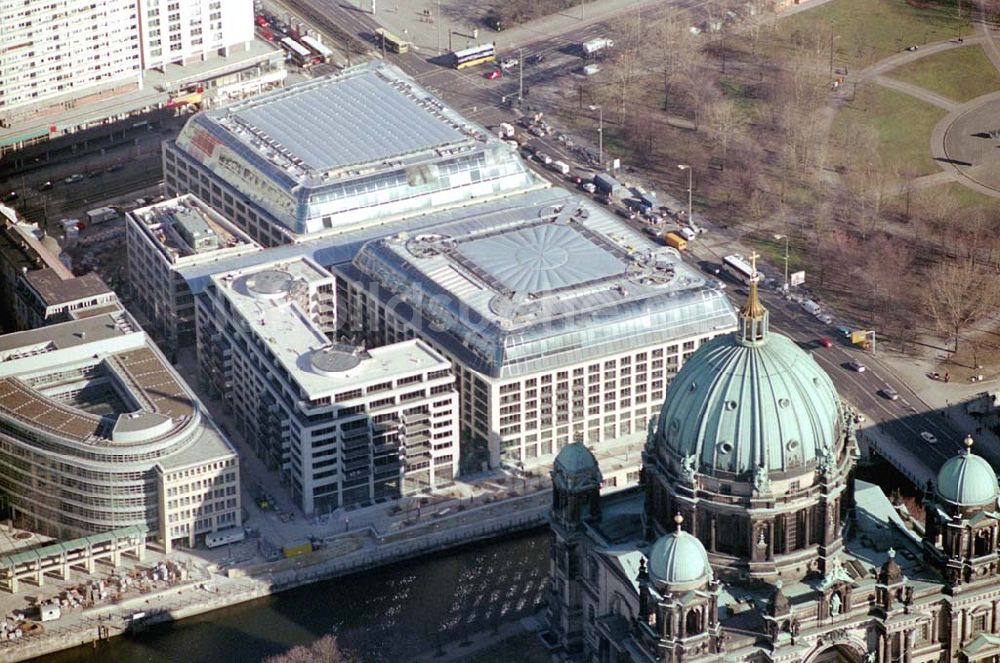 Luftbild Berlin - Fast fertiges DOM Aquarree der DIFA HH an der Museumsinsel, gegenüber dem Berliner Dom in Berlin - Mitte