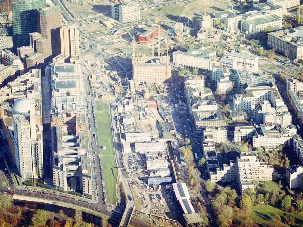 Luftaufnahme Berlin - Tiergarten - Fast fertiges Emsemble der Bauten am Potsdamer Platz in Berlin - Tiergarten.