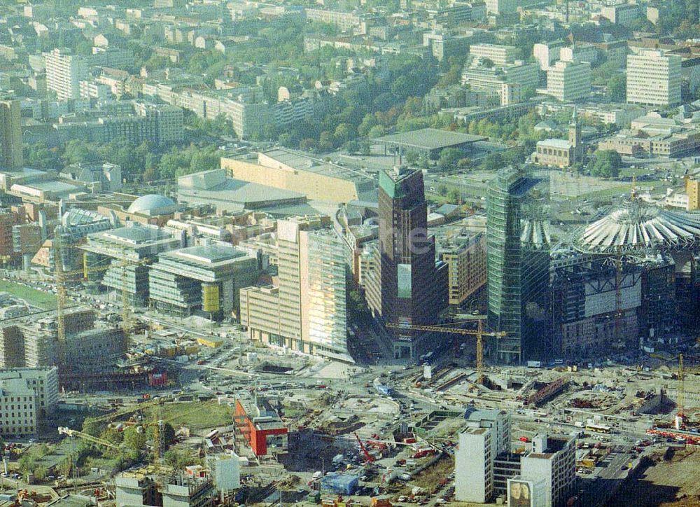 Luftaufnahme Berlin - Tiergarten - Fast fertiges Emsemble der Büro- und Geschäftshäuser am Potsdamer Platz.