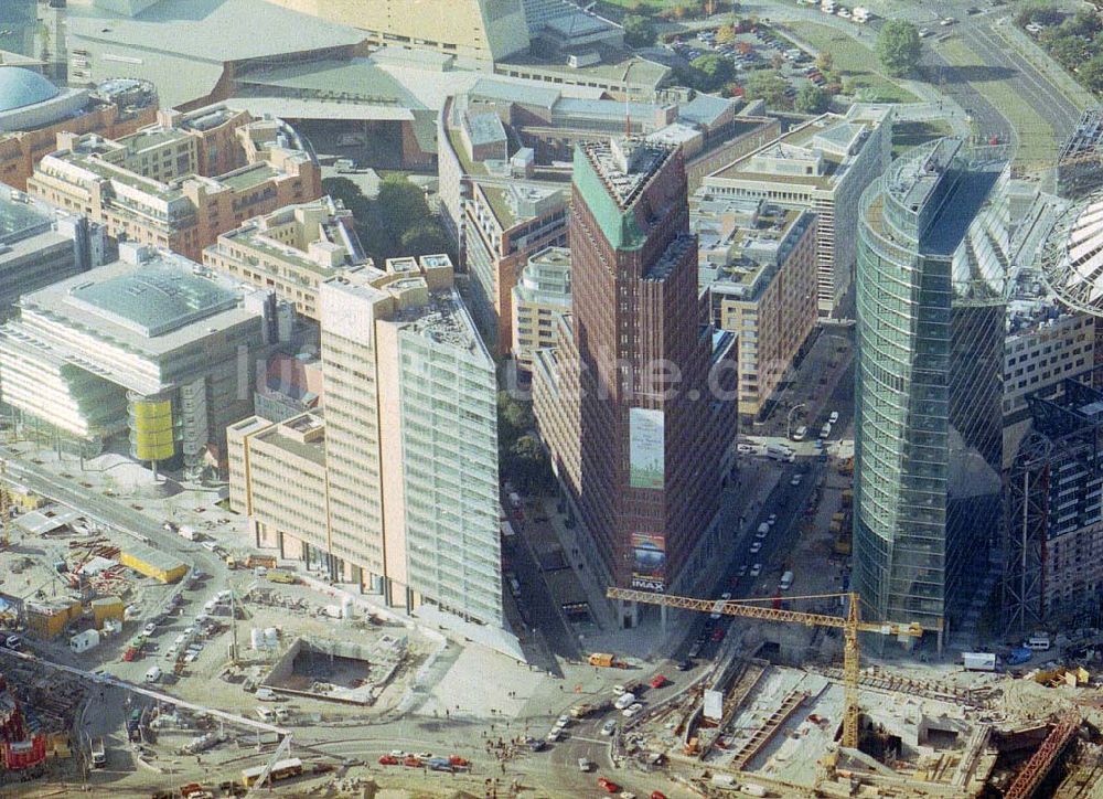 Luftaufnahme Berlin - Tiergarten - Fast fertiges Emsemble der Büro- und Geschäftshäuser am Potsdamer Platz.