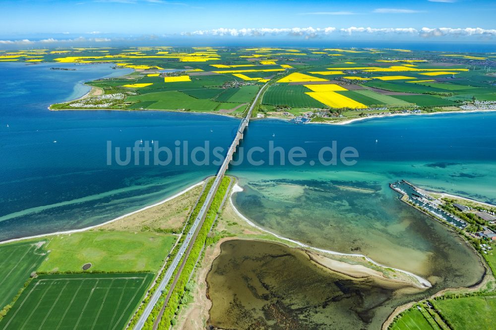 Fehmarn von oben - Fehmarnsundbrücke über die Ostsee in Fehmarn im Bundesland Schleswig-Holstein, Deutschland