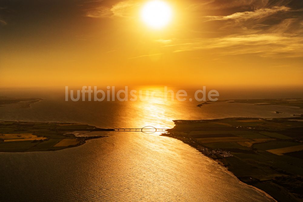 Fehmarn von oben - Fehmarnsundbrücke über die Ostsee in Fehmarn im Bundesland Schleswig-Holstein, Deutschland