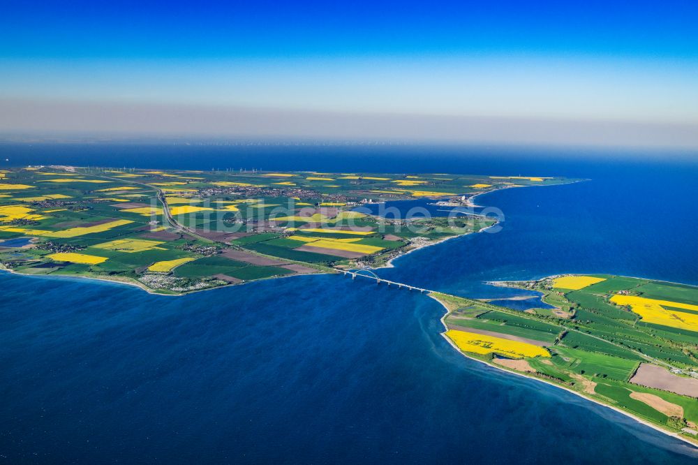 Fehmarn von oben - Fehmarnsundbrücke über die Ostsee in Fehmarn im Bundesland Schleswig-Holstein, Deutschland