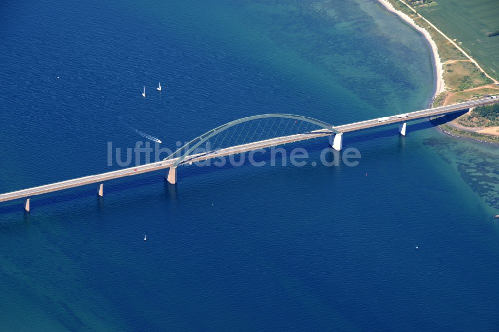 Luftaufnahme Fehmarn - Fehmarnsundbrücke zwischen Fehmarn und dem Festland bei Großenbrode in Schleswig-Holstein