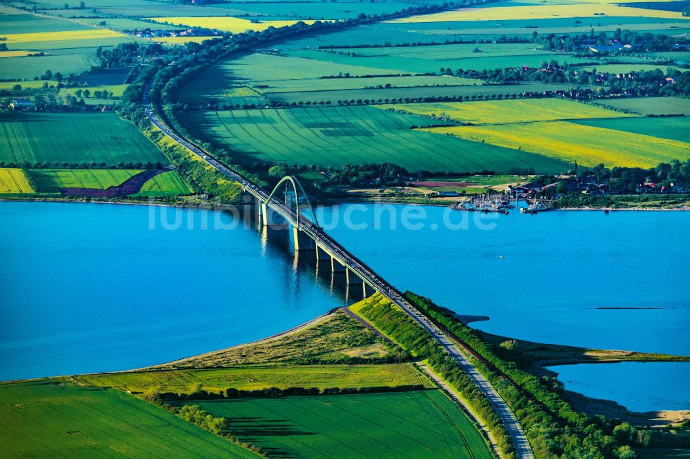 Luftaufnahme Fehmarn - Fehmarnsundbrücke zwischen Fehmarn und dem Festland bei Großenbrode in Schleswig-Holstein