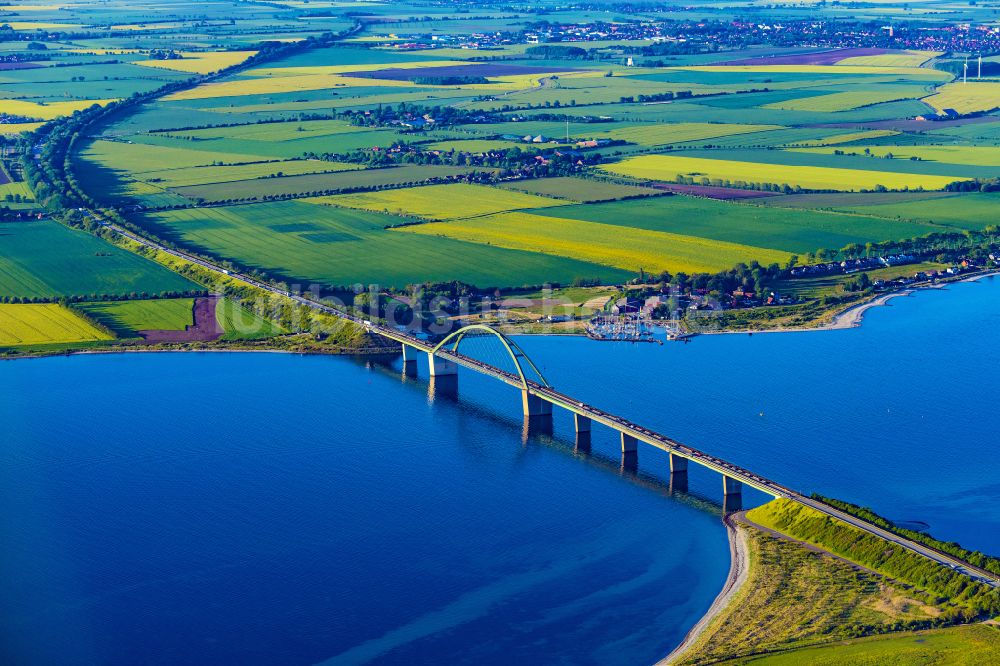 Fehmarn von oben - Fehmarnsundbrücke zwischen Fehmarn und dem Festland bei Großenbrode in Schleswig-Holstein